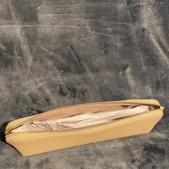 NWOT Lark & Ives Vegan Leather Case - Picture 2 of 4